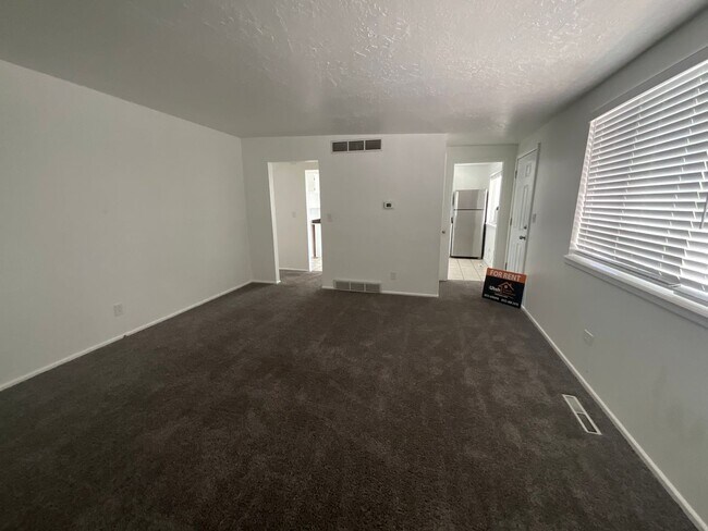 Building Photo - 718 30th St