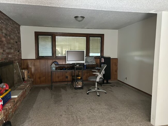 Building Photo - 200 Arrowhead Dr