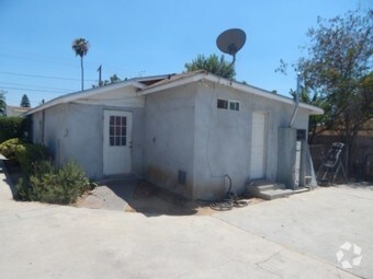 Primary Photo - 7567 Lincoln Ave