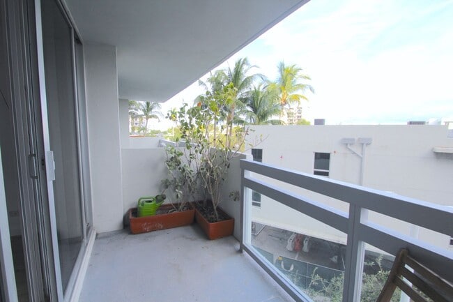 Photo - Spacious one bedroom unit at the Flamingo South Beach Resort! House