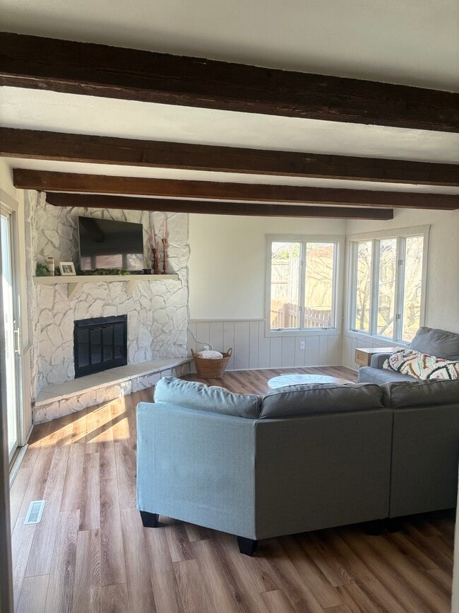 Foto del edificio - 1016 E Highland Pl