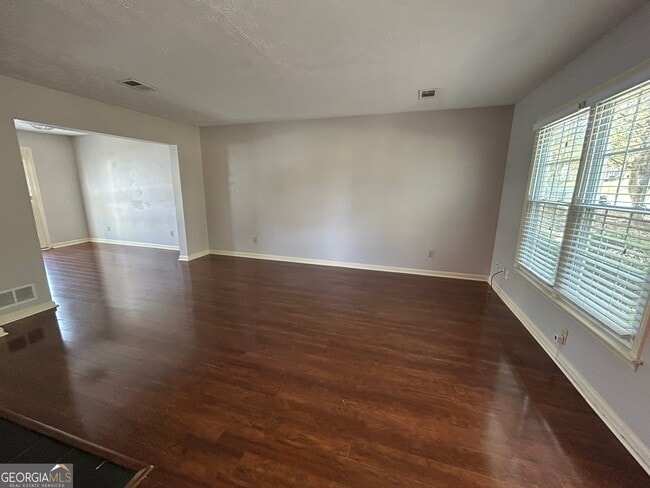 Building Photo - 216 High Creek Dr