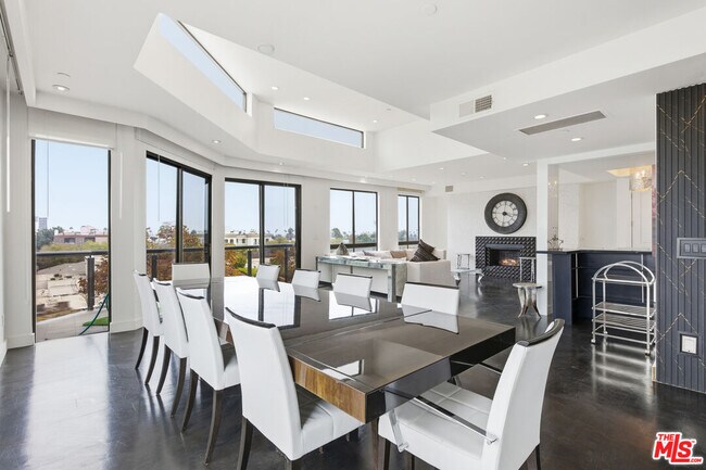 Foto del edificio - 121 Canon Dr