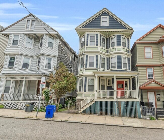 Building Photo - 5 Sachem St