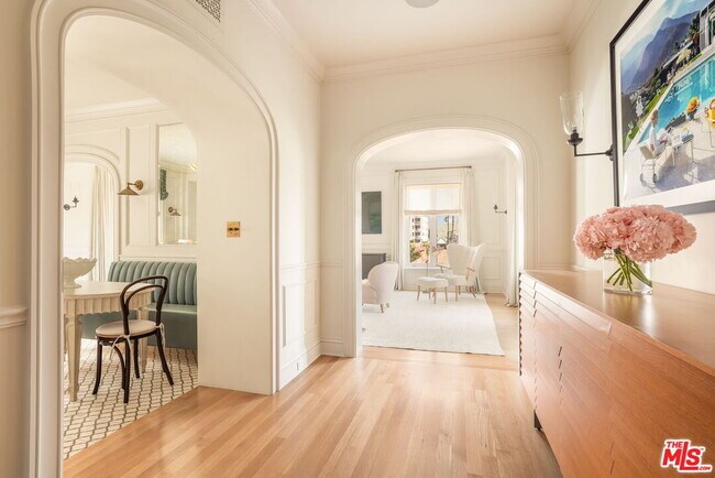 Foto del edificio - 1424 N Crescent Heights Blvd