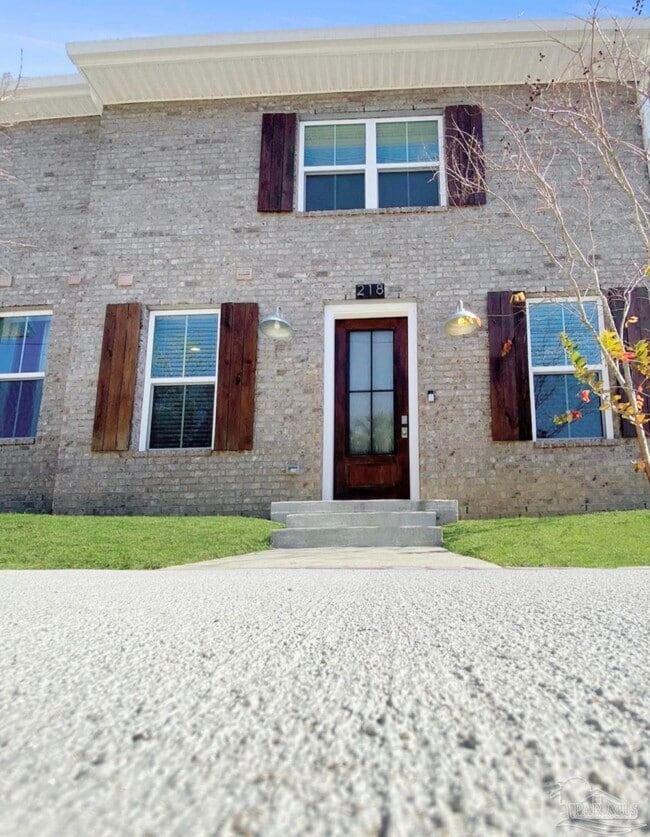 Building Photo - 218 N De Villiers St
