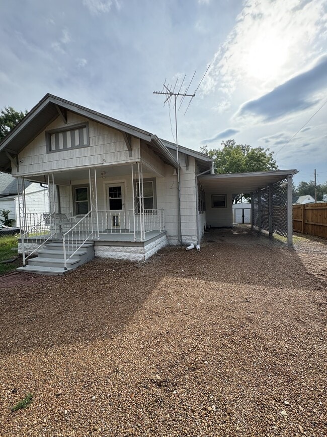 Building Photo - 1556 S Palisade St