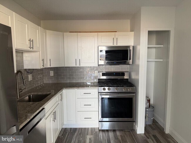 Foto del edificio - 5225 Pooks Hill Rd