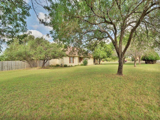 Building Photo - 105 River Hills Dr
