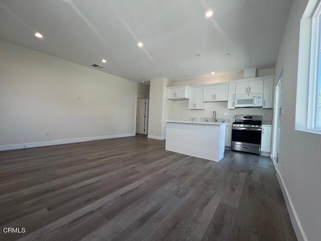 Foto del edificio - 10507 Helendale Ave