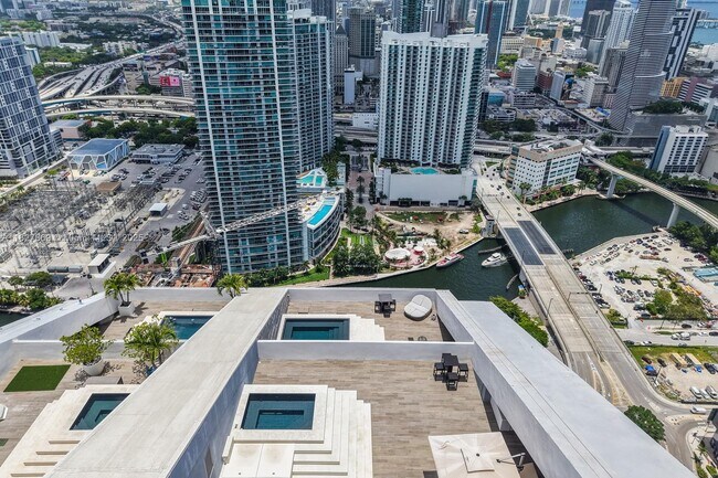 Foto del edificio - 88 SW 7th St