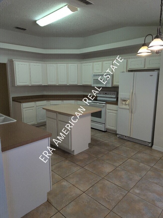 Building Photo - 4 BR Brick House in Baker!