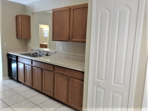 Building Photo - 1027 Summer Breeze Dr