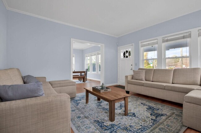 Foto del edificio - 1713 Fort Bragg Rd