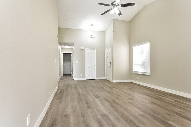 Foto del edificio - 4361 Faberge Ave