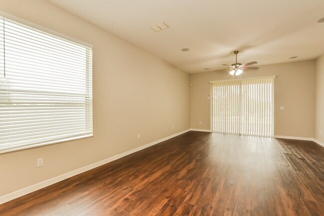 Foto del edificio - 3067 Zander Dr