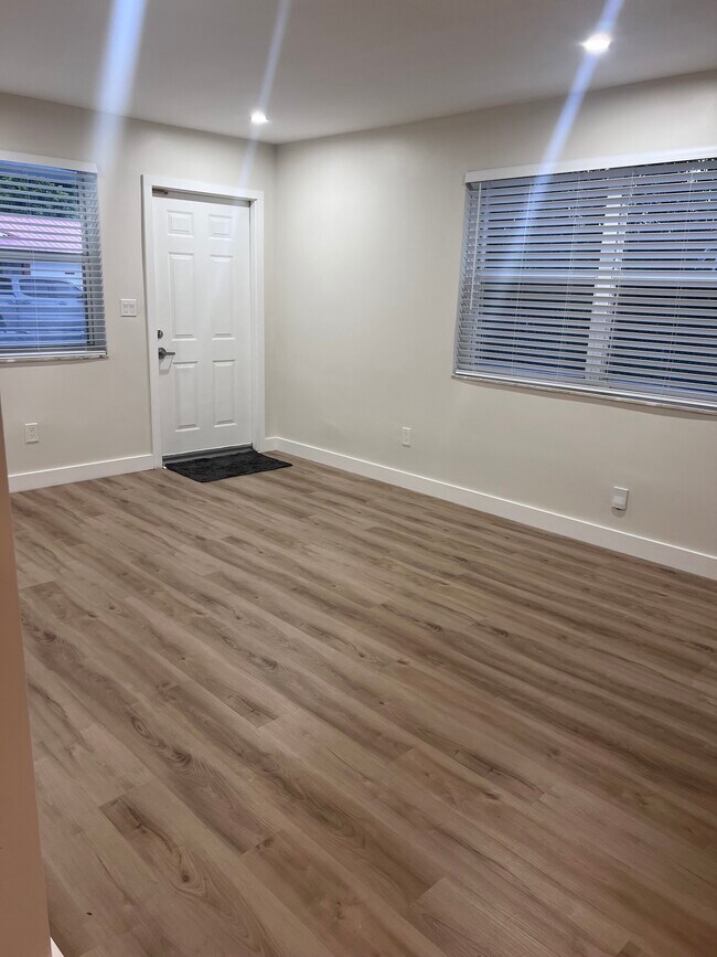Newly renovated - 3101 SW 19th St