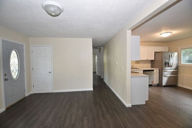 Foto del edificio - Elkhart North West- 3 bedroom ranch with d...