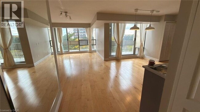 Photo du bâtiment - 1300 Marlborough Ct