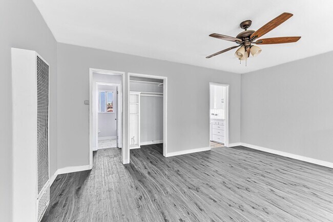 Foto del edificio - 530 W 9th St