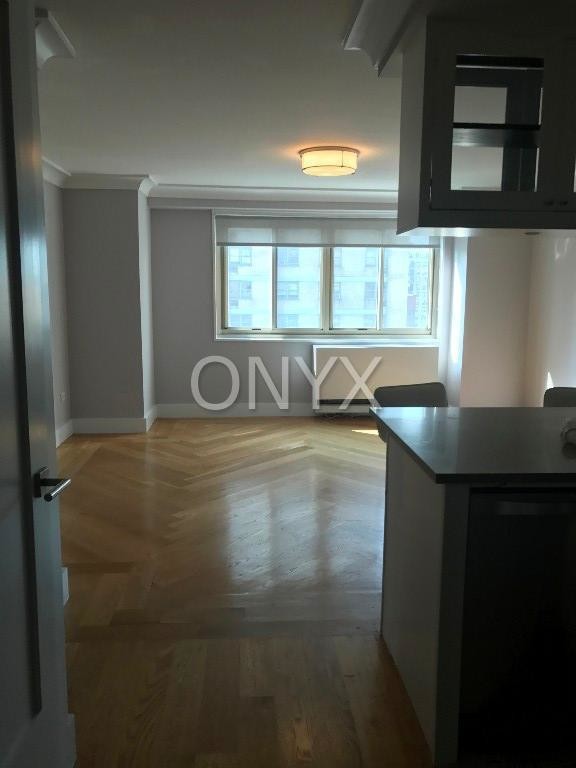 Building Photo - 70 W 97th St