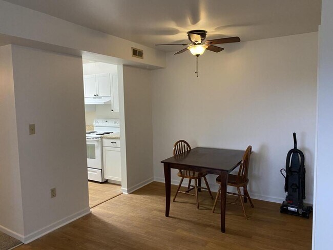 Foto del edificio - 960 Life Drive, Apartment 24