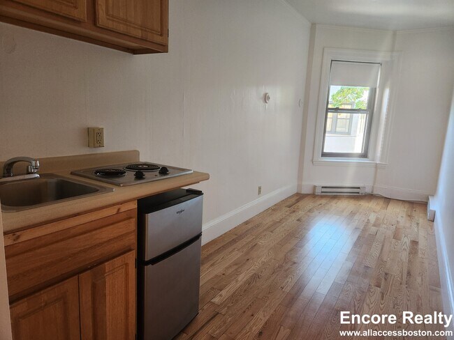 Foto del edificio - 1061 Beacon St