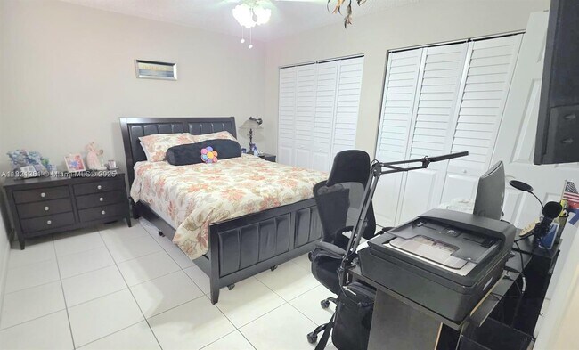Foto del edificio - 9420 W Flagler St