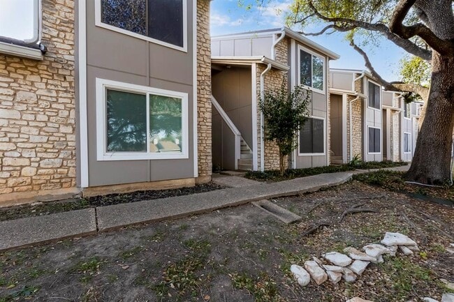 Building Photo - 1740 Timber Ridge Rd