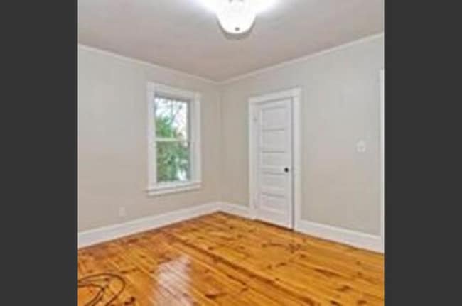 Building Photo - 25 Saunders St