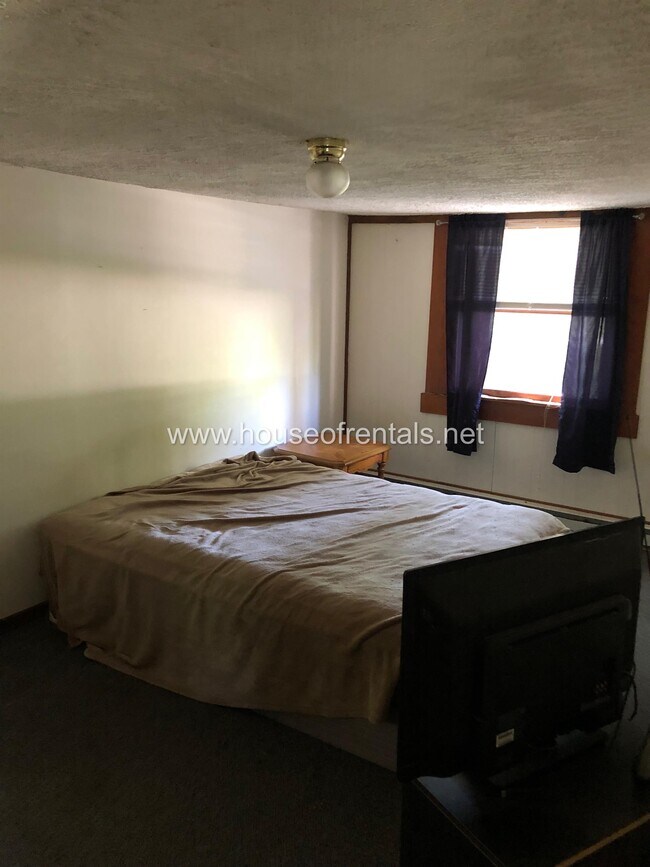 814 Main St, Carterville, IL 62918 House Rental in Carterville, IL