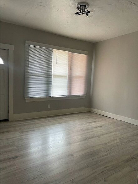 Foto del edificio - 2115 6th Ave