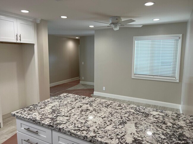 Foto del edificio - 16111 Amber Valley Dr