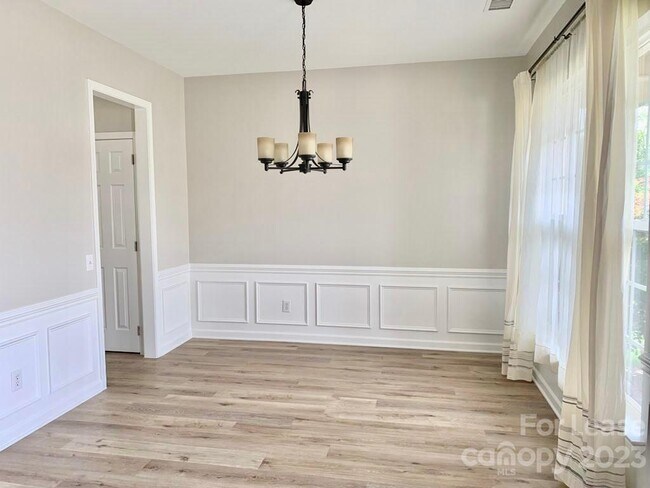 Building Photo - 2530 Stirrup Ridge Ln