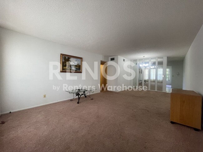 Building Photo - 2460 Persian Dr