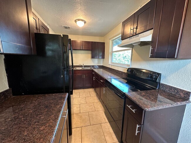 Foto del edificio - 3/1 2nd Story Duplex - Newly Updated!