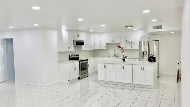 Foto del edificio - 5301 Balboa Blvd
