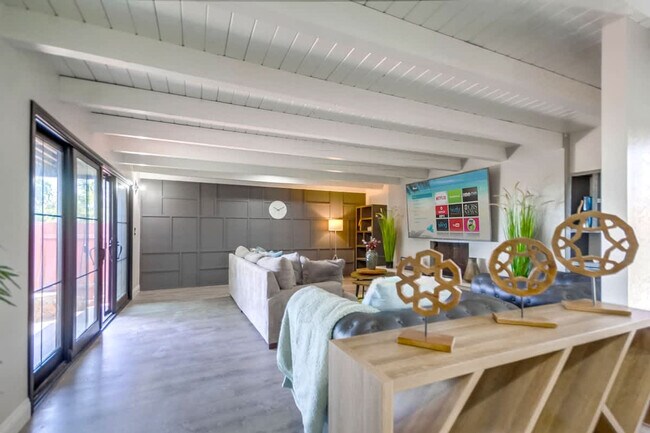 Foto del edificio - 5551 Churchward St