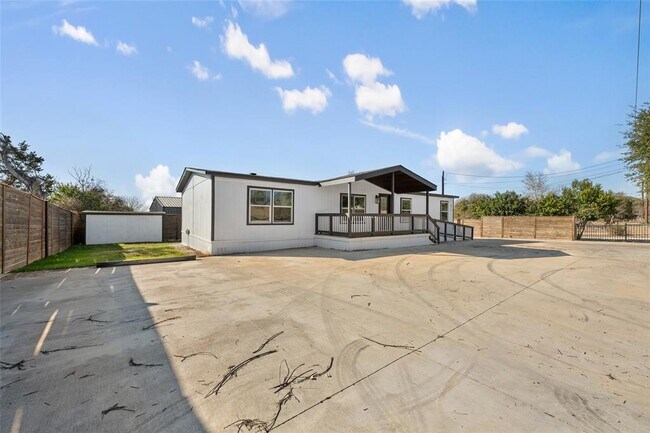 Building Photo - 624 S Old Stagecoach Rd