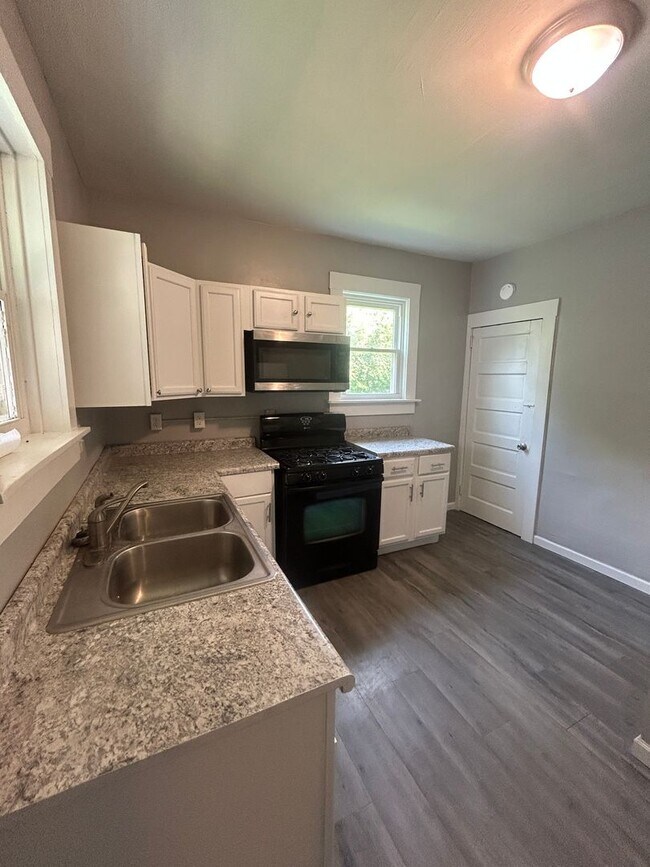 Foto del edificio - 3 Bedroom 1 Bath House in Davenport