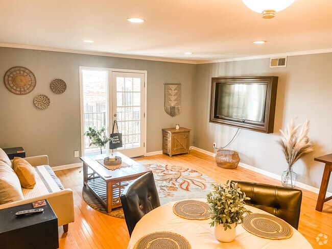 Building Photo - Room in Condo on E Hill Dr