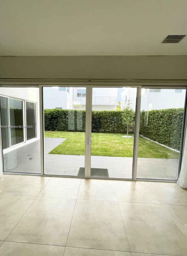 Building Photo - 10061 NW 75th St