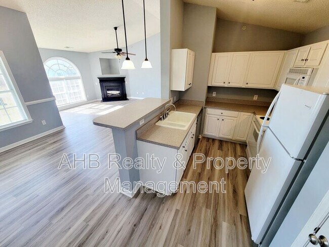 Foto del edificio - 3477 Forestdale Dr