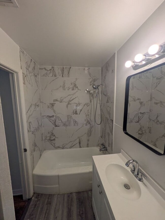 Building Photo - 4020 Dogwood Dr