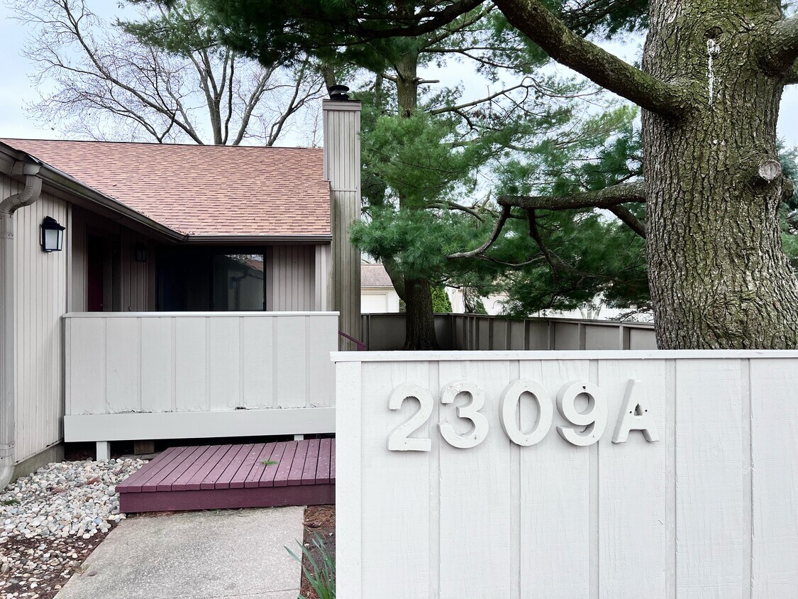 Foto principal - 2309A Melrose Dr