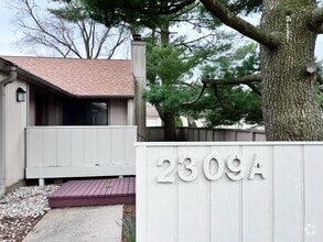 Building Photo - 2309A Melrose Dr