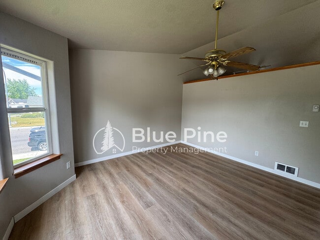 Foto del edificio - 3535 Spring Creek Dr