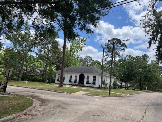 Building Photo - 437 SW Macon St