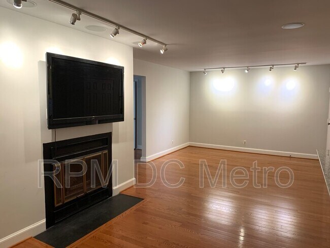 Foto del edificio - 1316 New Hampshire Ave NW