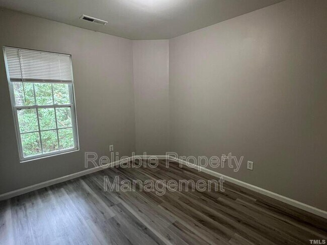 Building Photo - 1704 Fox Hollow